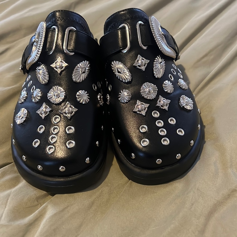 Studded mule